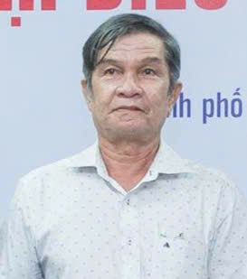 Ông Bá Văn Hùng