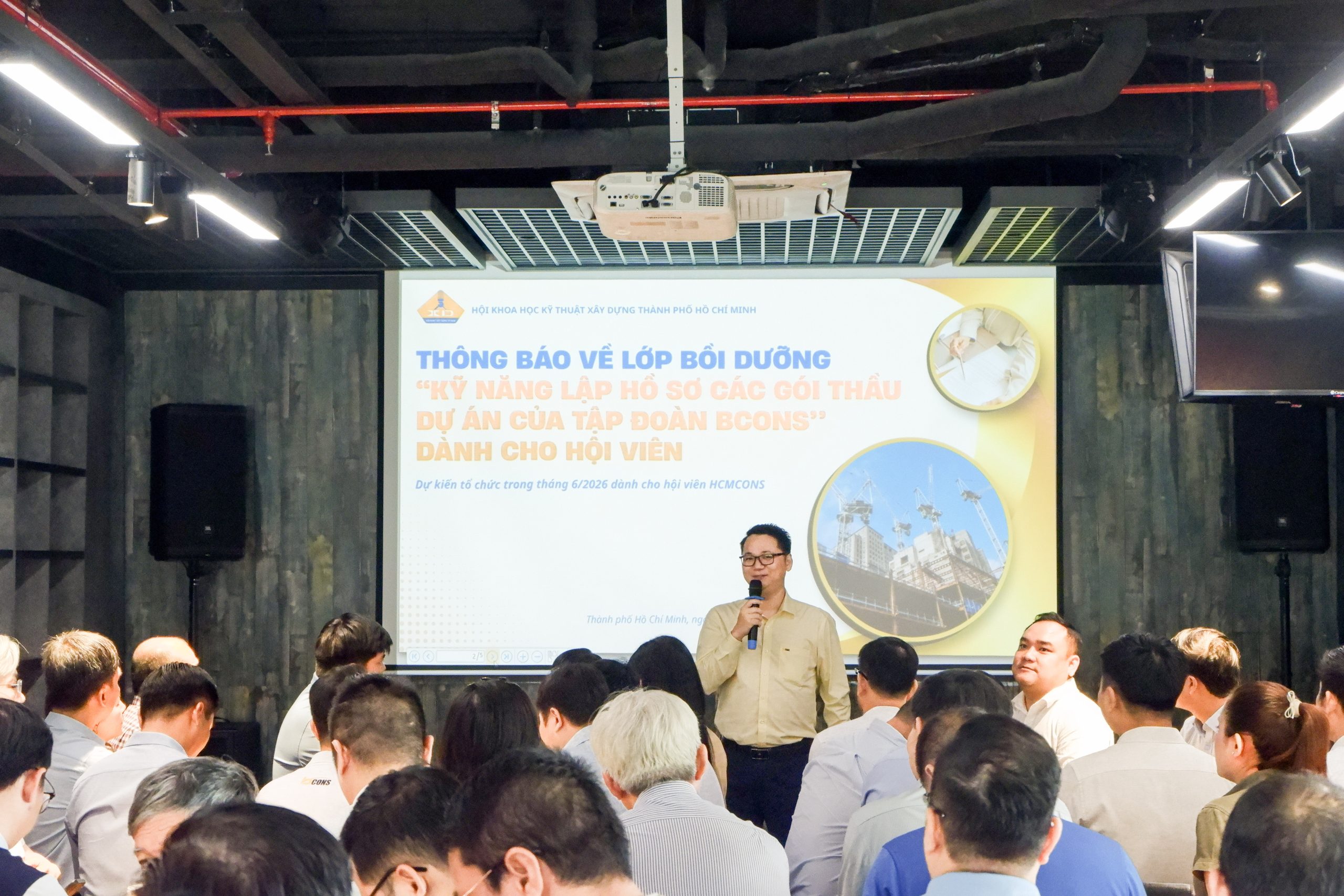 Anh Dương Kim Quân - Phó chủ tịch Hội phát biểu chia sẻ quan điểm về các dự án đang triển khai của tập đoàn Bcons