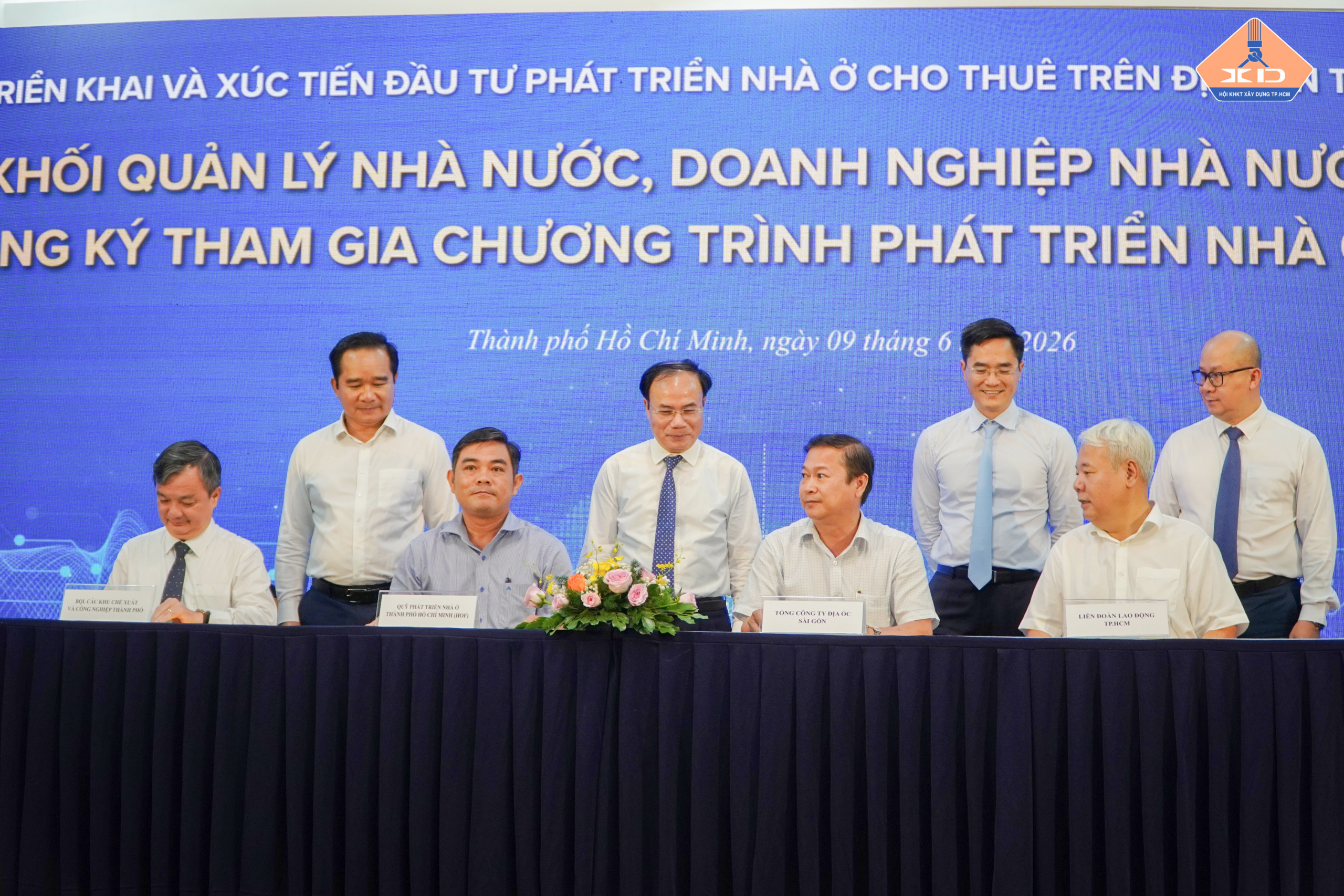 Khối quản lý nhà nước, doanh nghiệp nhà nước ký kết đăng ký tham gia chương trình phát triển nhà ở cho thuê (Ban Quản lý các Khu Chế xuất và Công nghiệp Thành phố (HEPZA) 10.000 căn; Tổng Công ty Địa ốc Sài Gòn - TNHH MTV 1.755 căn; Quỹ Phát triển nhà ở Thành phố Hồ Chí Minh (HOF) 25.000 căn; Liên đoàn Lao động Thành phố 10.000 căn)