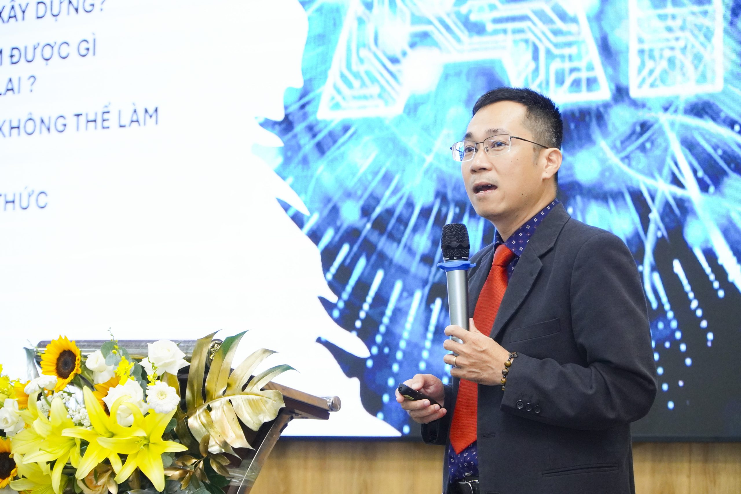TS. Nguyễn Hồng Ân – Giảng viên Khoa Kỹ thuật Xây dựng, Trường Đại học Bách khoa, Đại học Quốc gia TP. Hồ Chí Minh