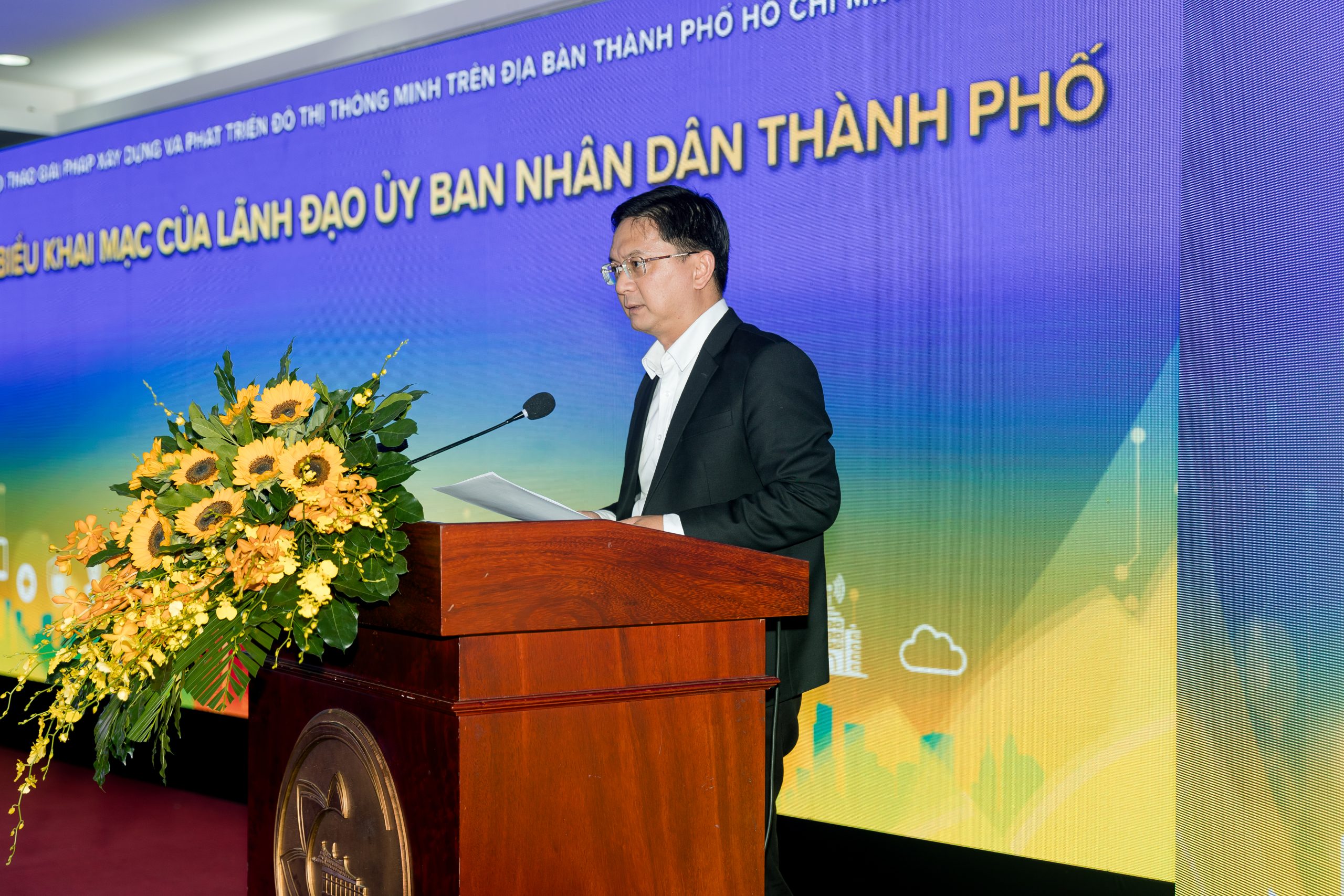 Ông Nguyễn Mạnh Cường, Ủy viên dự khuyết Trung ương Đảng, Ủy viên Ban Thường vụ Thành ủy, Phó Chủ tịch Ủy ban nhân dân Thành phố phát biểu khai mạc hội thảo.