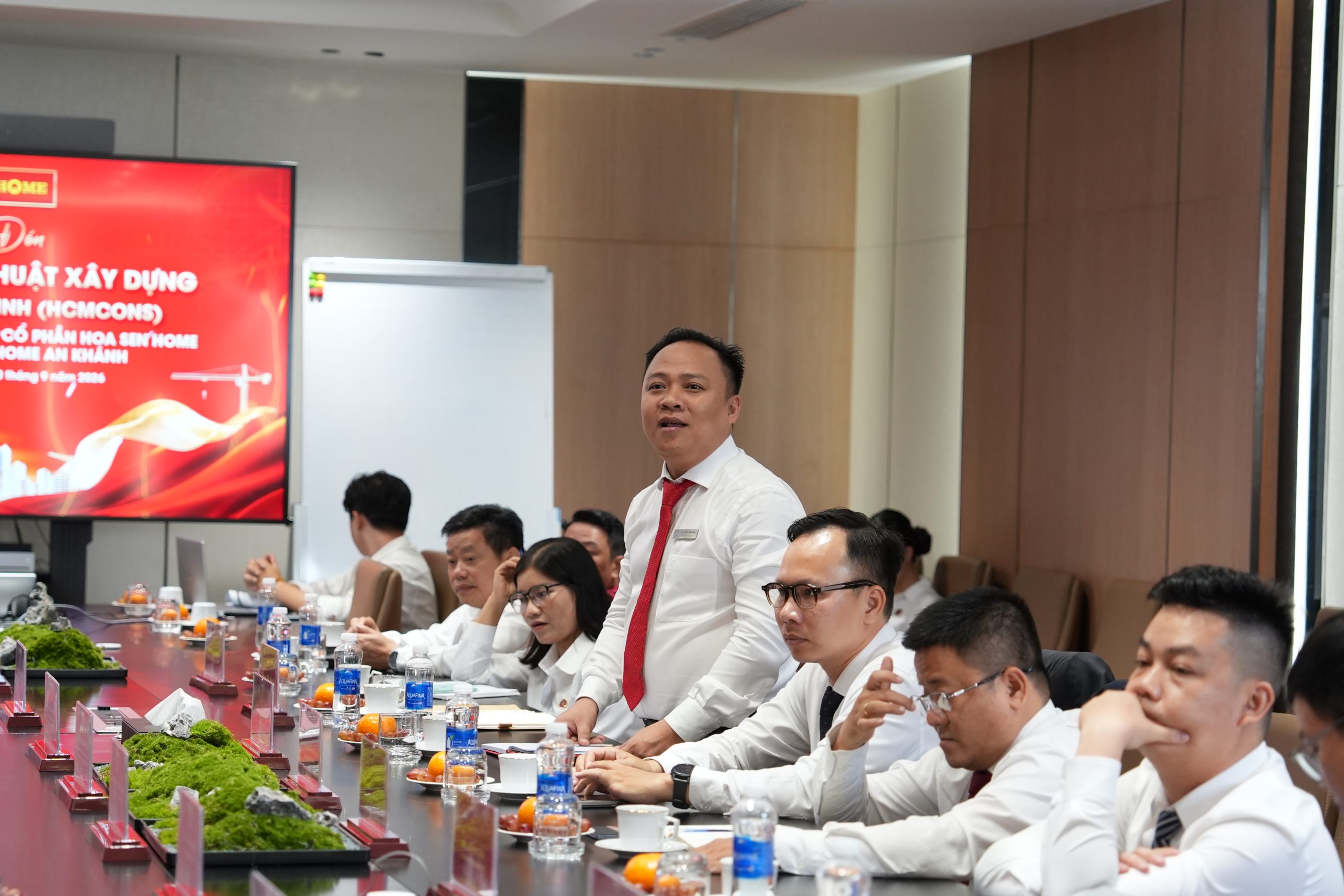 Ông Nguyễn Trần Đại, Phó Tổng Giám đốc Công ty Cổ phần Hoa Sen Home phát biểu chào mừng HCMCONS và chia sẻ về ý nghĩa chương trình.